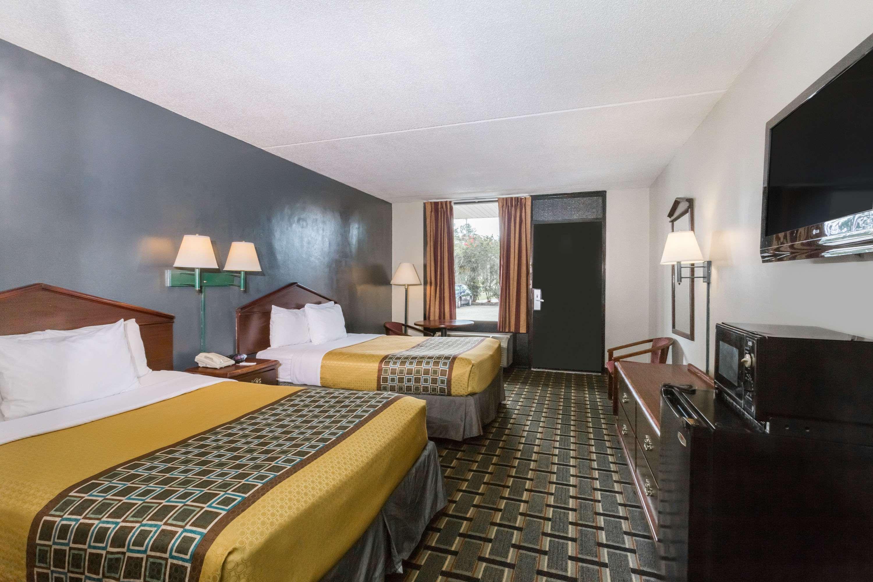 Travelodge By Wyndham Savannah Area/Richmond Hill Buitenkant foto