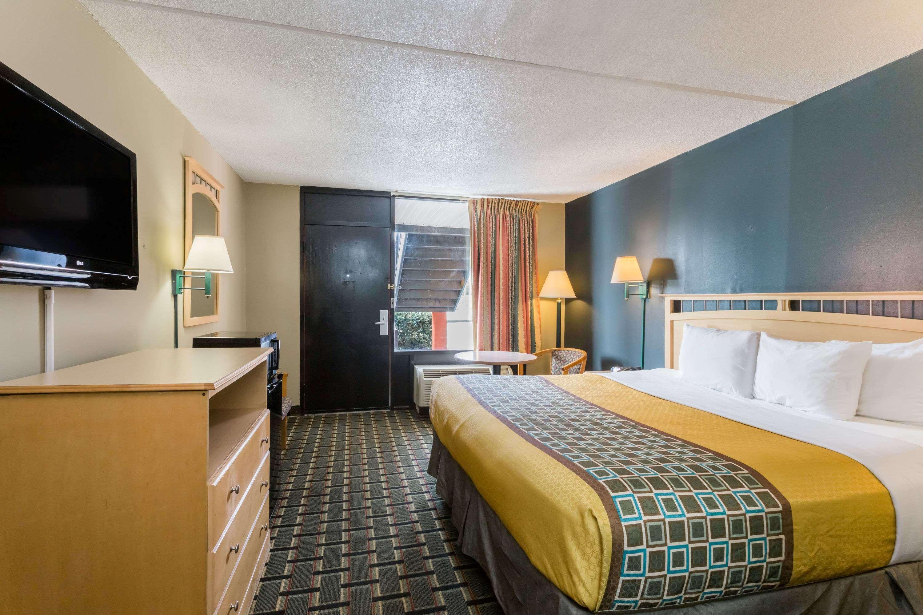 Travelodge By Wyndham Savannah Area/Richmond Hill Buitenkant foto