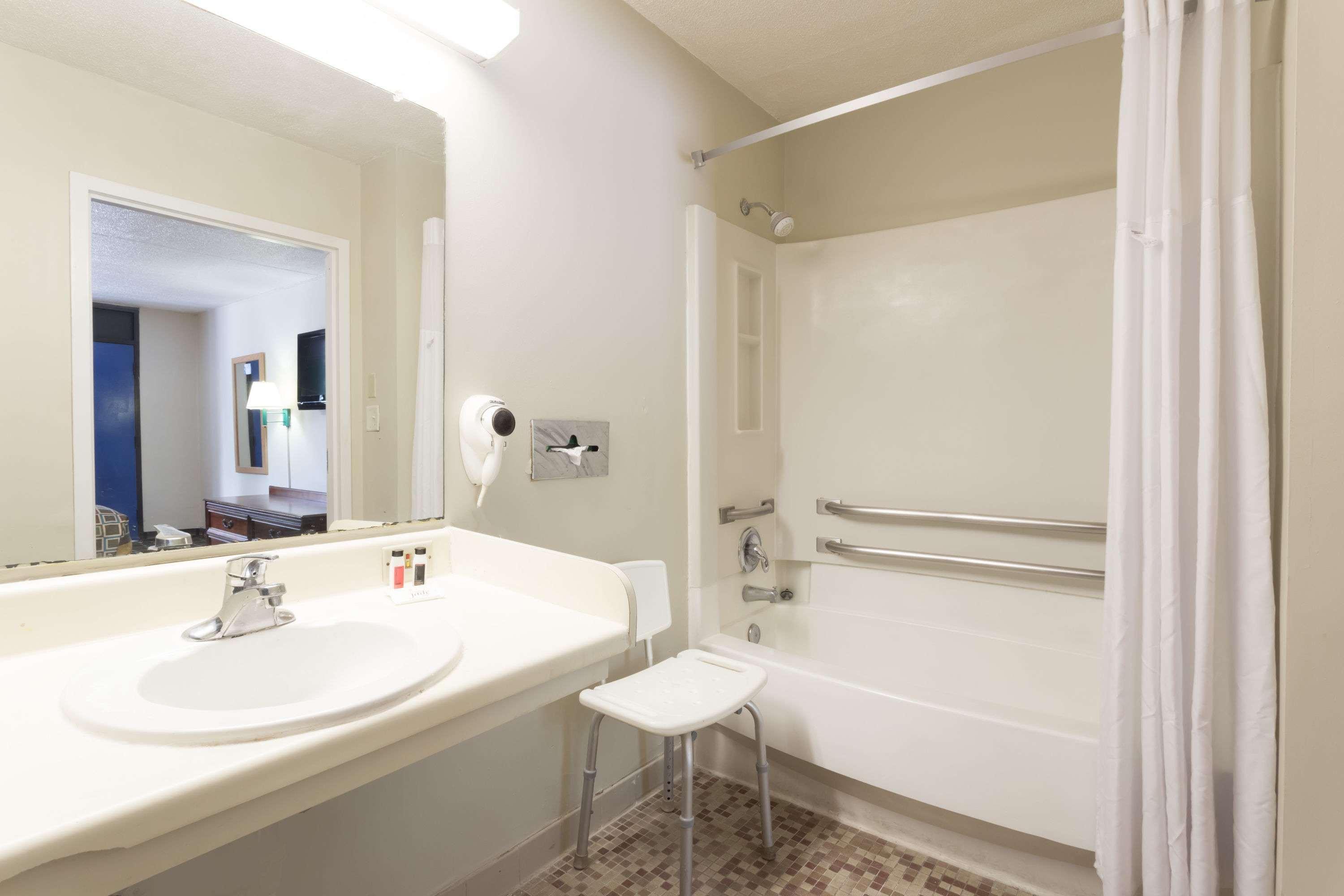 Travelodge By Wyndham Savannah Area/Richmond Hill Buitenkant foto