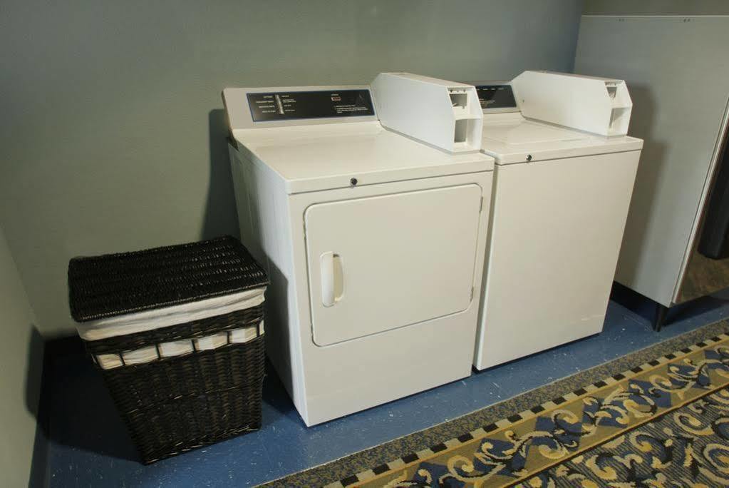 Travelodge By Wyndham Savannah Area/Richmond Hill Buitenkant foto